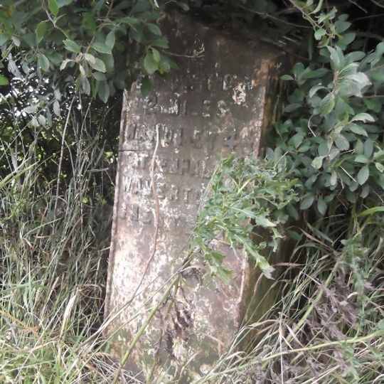 Milepost, S of Duckington Grange, between roads to Duckington