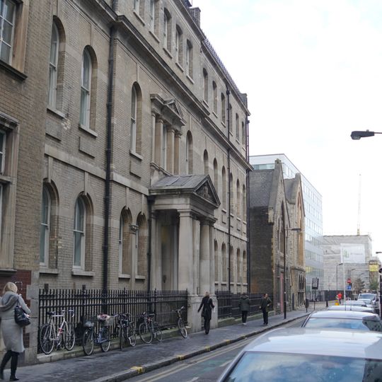 Shoreditch County Court And Attached Railings