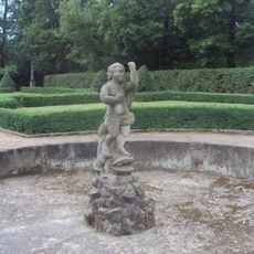 Kašna v parku zámku v Zákupech