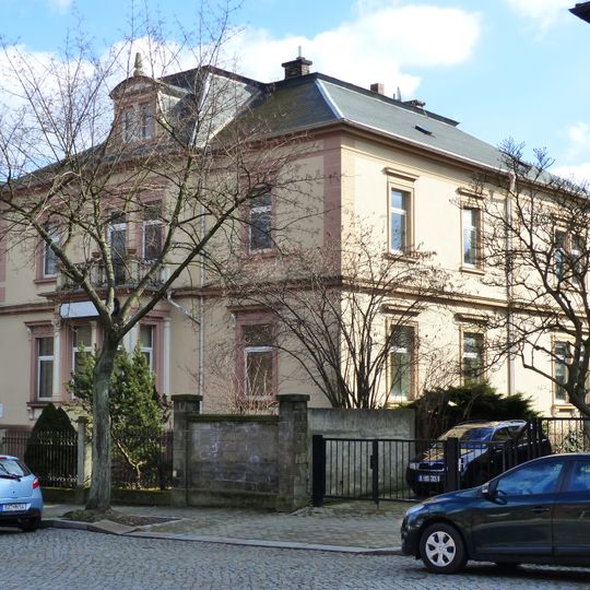 Mietvilla August-Bebel-Platz 3