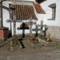 Cmentarz przy kościele parafialnym w Jonkowie