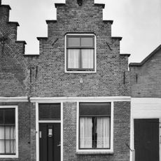 Huis met tuitgevel