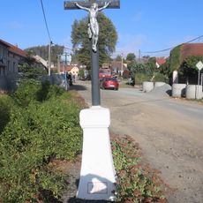Kříž na křižovatce v Mikulovicích