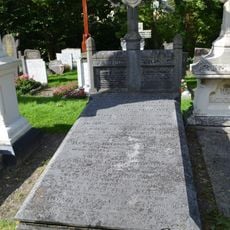 Familiegraf "Stroomer" bij St. Laurentiuskerk