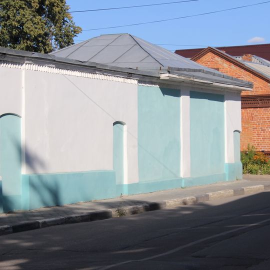 Кирпичная ограда