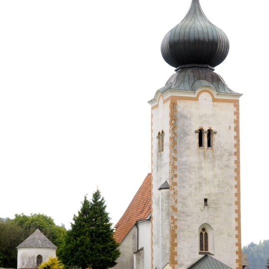Kath. Pfarrkirche hll. Peter und Paul und Friedhof mit Karner