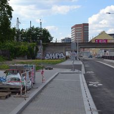 Železniční most přes ulici Plotní