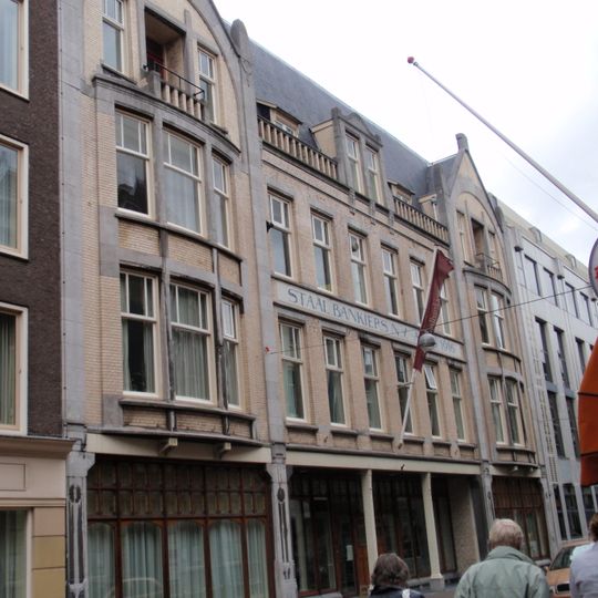 Voormalig kantoor met magazijnen van de wijnhandel Maison Antonio Aguilar in de stijl van de Weense Sezession