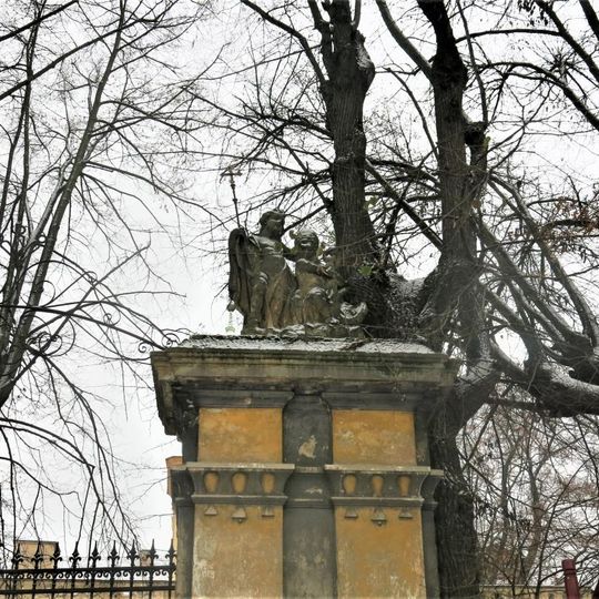 Sousoší putů vpravo u brány do zámecké zahrady v Liběšicích