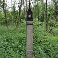 Kříž západně od vsi