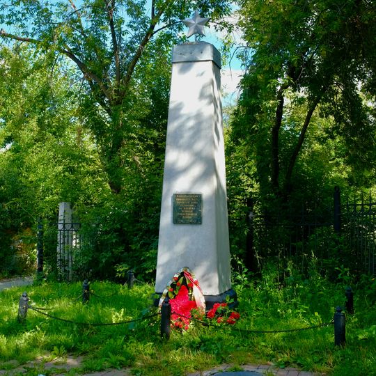 Памятник воспитанникам Нижнеисетского детского дома, погибшим на фронтах Великой Отечественной войны