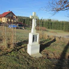 Kříž u křižovatky mezi Myslotínem a Vokovem