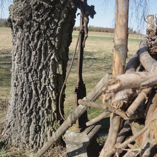 Kříž u rybníka v Horách