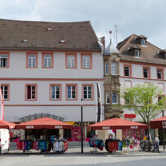 Wohn- und Geschäftshaus