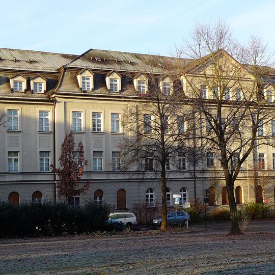 Ehemals Militärgebäude