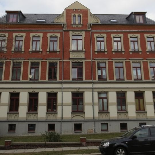 Mietshaus in offener Bebauung mit Vorgarten Paul-Jäkel-Straße 8