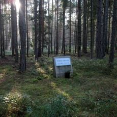 Pomník severozápadně od Litého