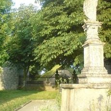 Figura Matki Boskiej z Dzieciątkiem