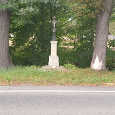 Kříž u silnice na Včelnou