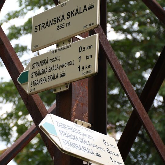 Rozcestník Stránská skála - MHD