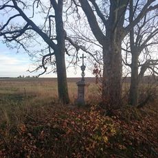 Kříž jihozápadně od Okrouhlého Hradiště