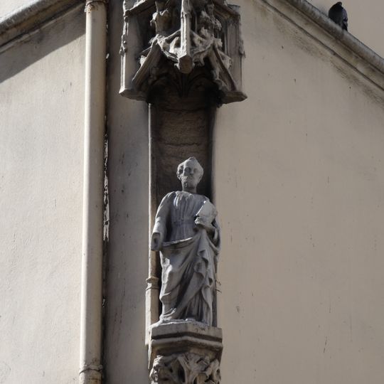 Statue de saint Pierre rue Paul Chenavard et place Meissonier