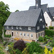 Ehemalige Schule, heute Wohnhaus Auerswalder Hauptstraße 148