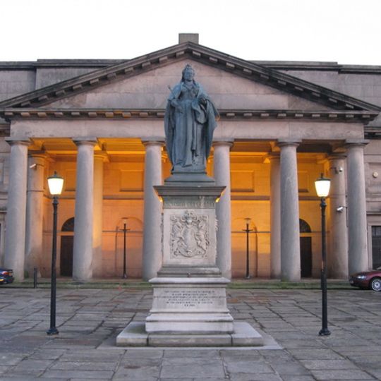 Statue of Queen Victoria