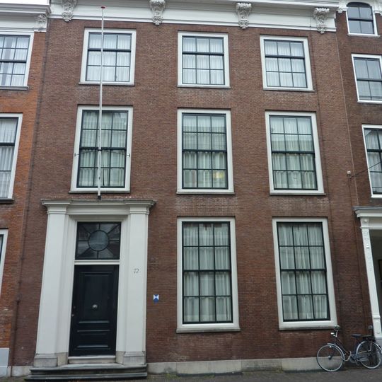 Pand met 18e-eeuwse gevel, interieur in Lodewijk XIV-stijl en restanten van een vroeger 17e-eeuws huis