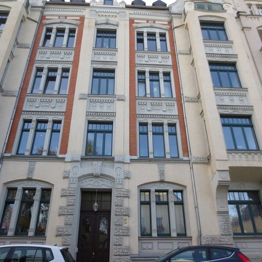 Mietshaus in geschlossener Bebauung Lotharstraße 5