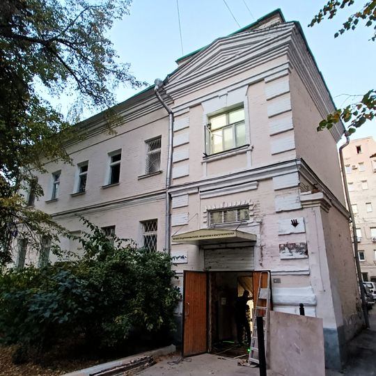 Жилой дом с конторой