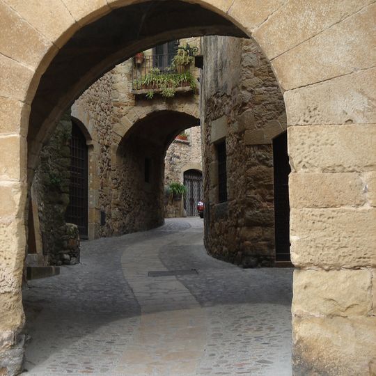 Portal d'accés al carrer Major