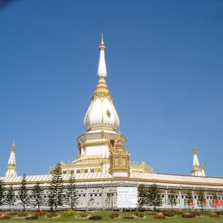 Phra Maha Chedi Chai Mongkhon