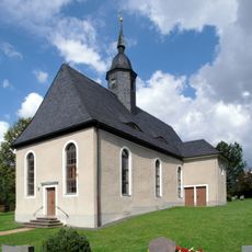 Kirche mit Ausstattung und Kirchhof mit Einfriedung Muldentalstraße 45a