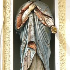 Hausfigur am zweiten Obergeschoss