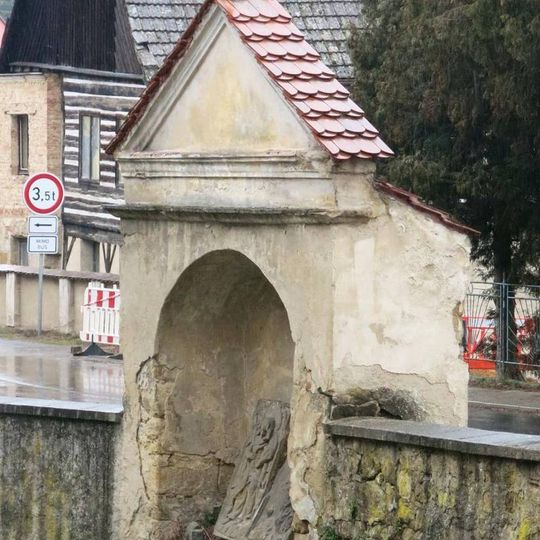 Výklenková kaple v ohradní zdi kaple Nejsvětější Trojice v Úštěku