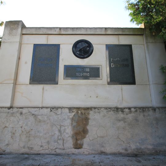 Kriegerdenkmal für die Gefallenen des Ersten und Zweiten Weltkrieges Ernst-Thälmann-Straße