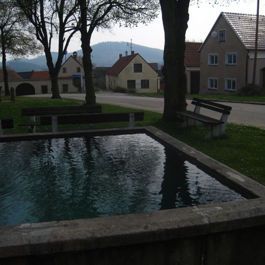 Sloup se sochou svatého Jana Nepomuckého