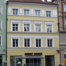 Wohn- und Geschäftshaus