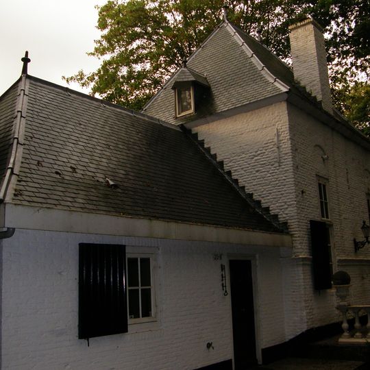 Kasteel Loon op Zand: tuinhuisje en grachthuisje