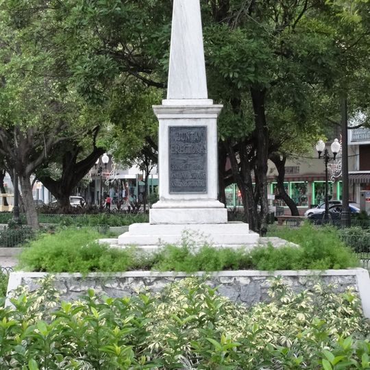 Monumento a los heroes de El Polvorín