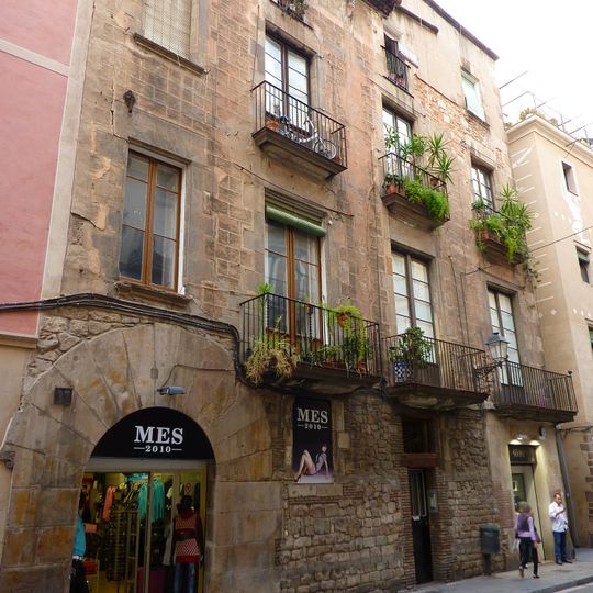 Building in c. Sant Pere més Baix, 37