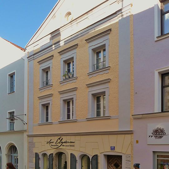 Wohn- und Geschäftshaus