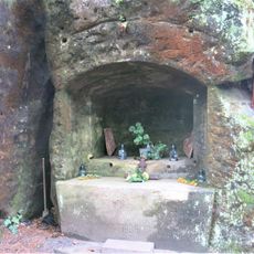 Skalní kaplička Božího hrobu v areálu Bratrského oltáře severovýchodně od České Kamenice