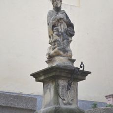 Socha sv. Jána Nepomuckého, podstavec