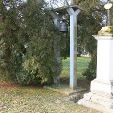 Zvonička na návsi ve Vražkově