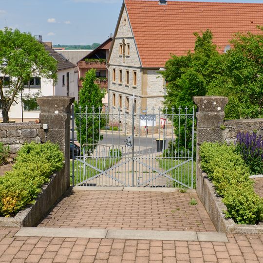 Kirchhofbefestigung Nähe Sommerrain in Gaukönigshofen