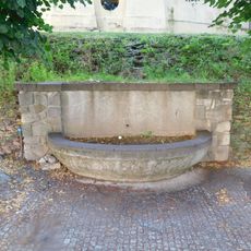 Kašna pod zámkem ve Slavkově u Brna