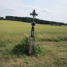 Kříž západně od Mezné