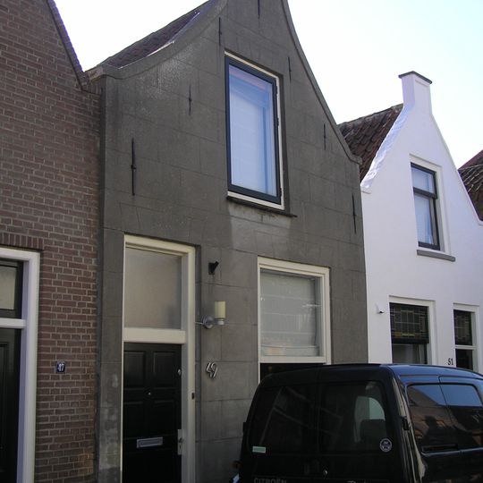 Huis met geverfde klokgevel